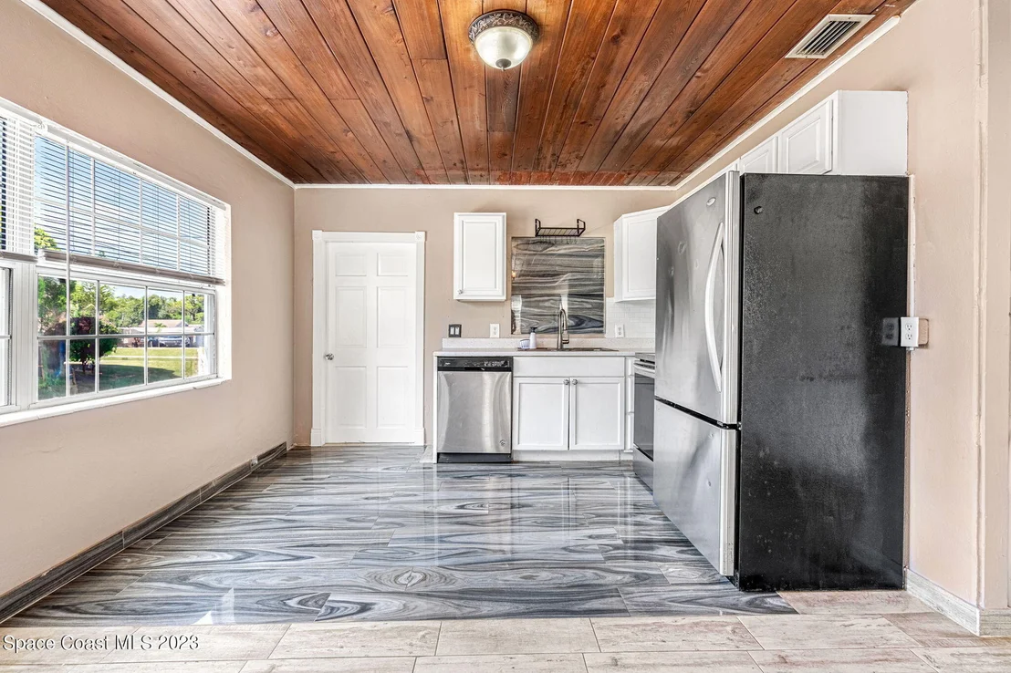 Photo of 2875 Stearns Avenue NE