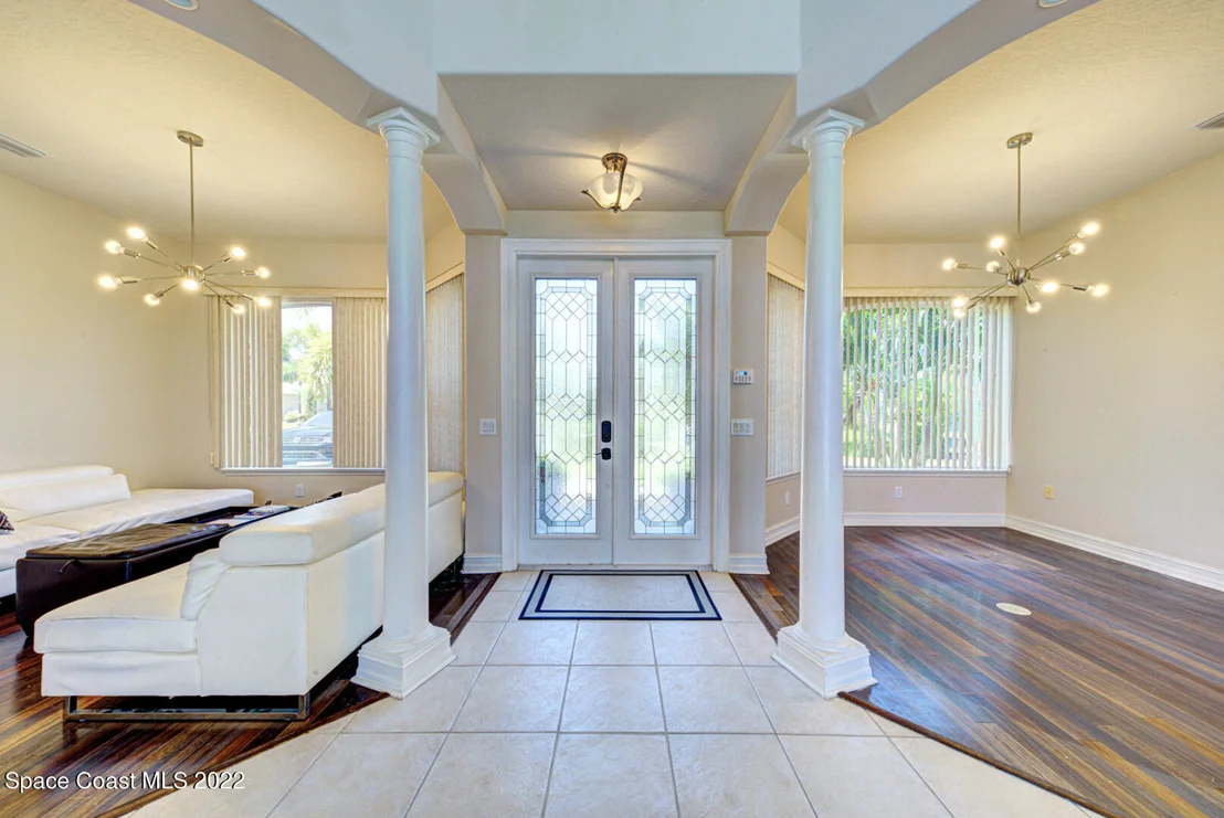 Photo of 334 Island Drive