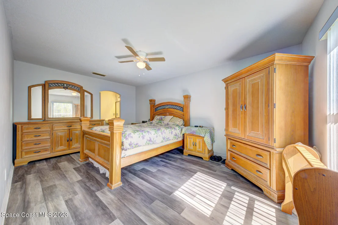 Photo of 2921 Saint James Lane