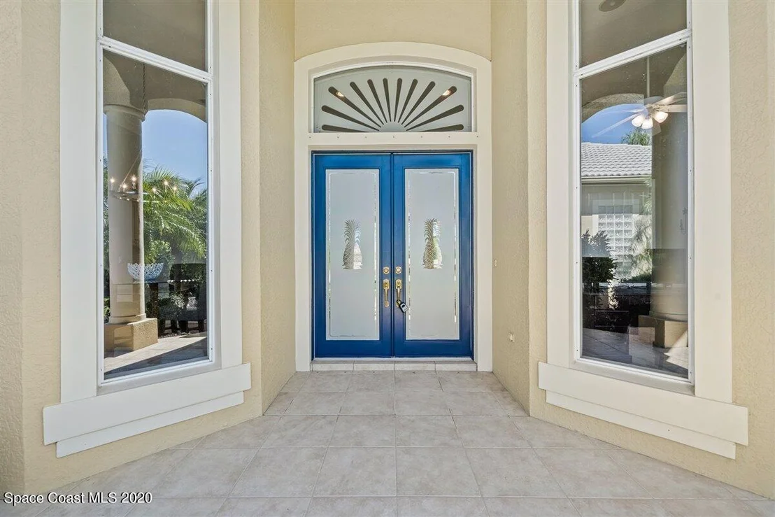 Photo of 925 Chatsworth Drive