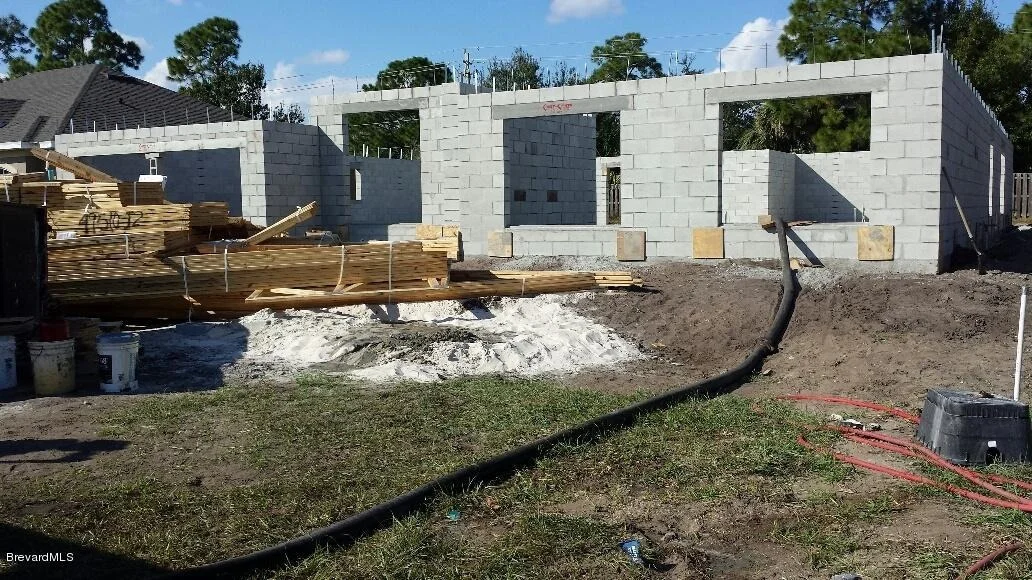 Photo of 2095 Botanica Circle