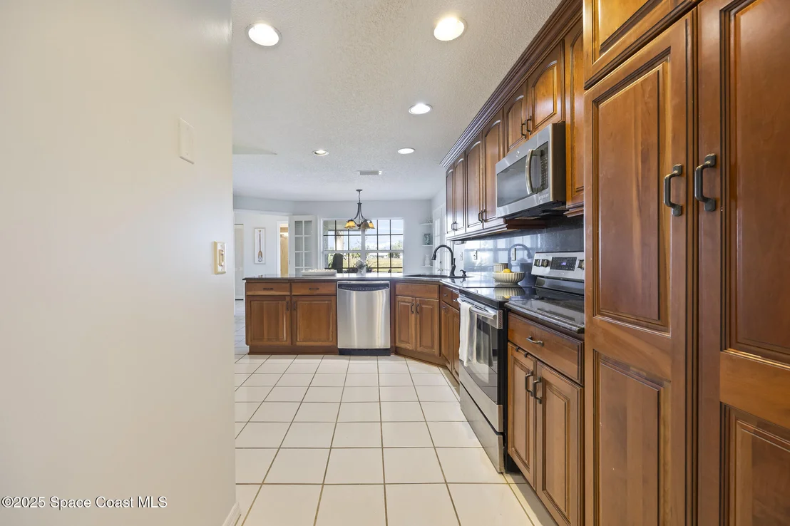 Photo of 897 Champion Drive NE