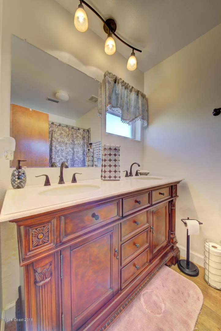 Photo of 1030 Sunswept Road NE
