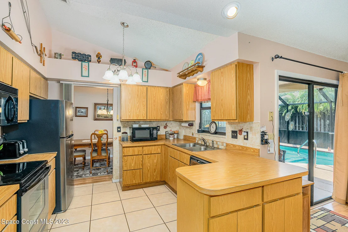 Photo of 1241 Lakeview Drive
