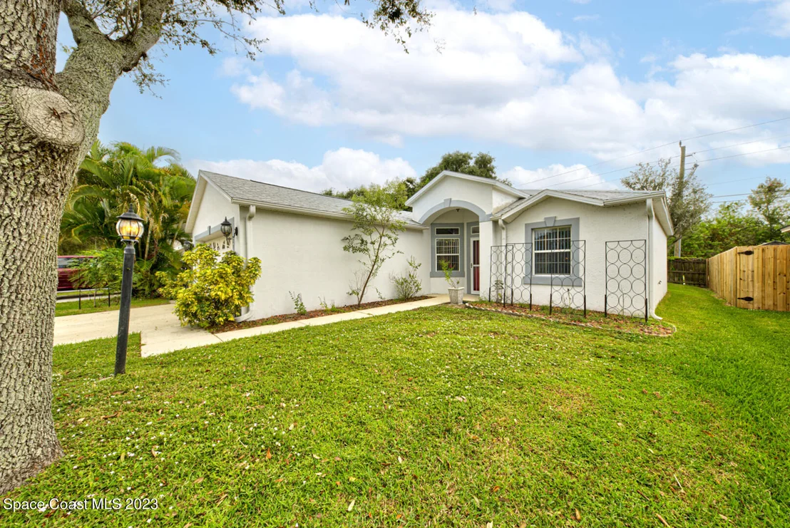 Photo of 2921 Saint James Lane
