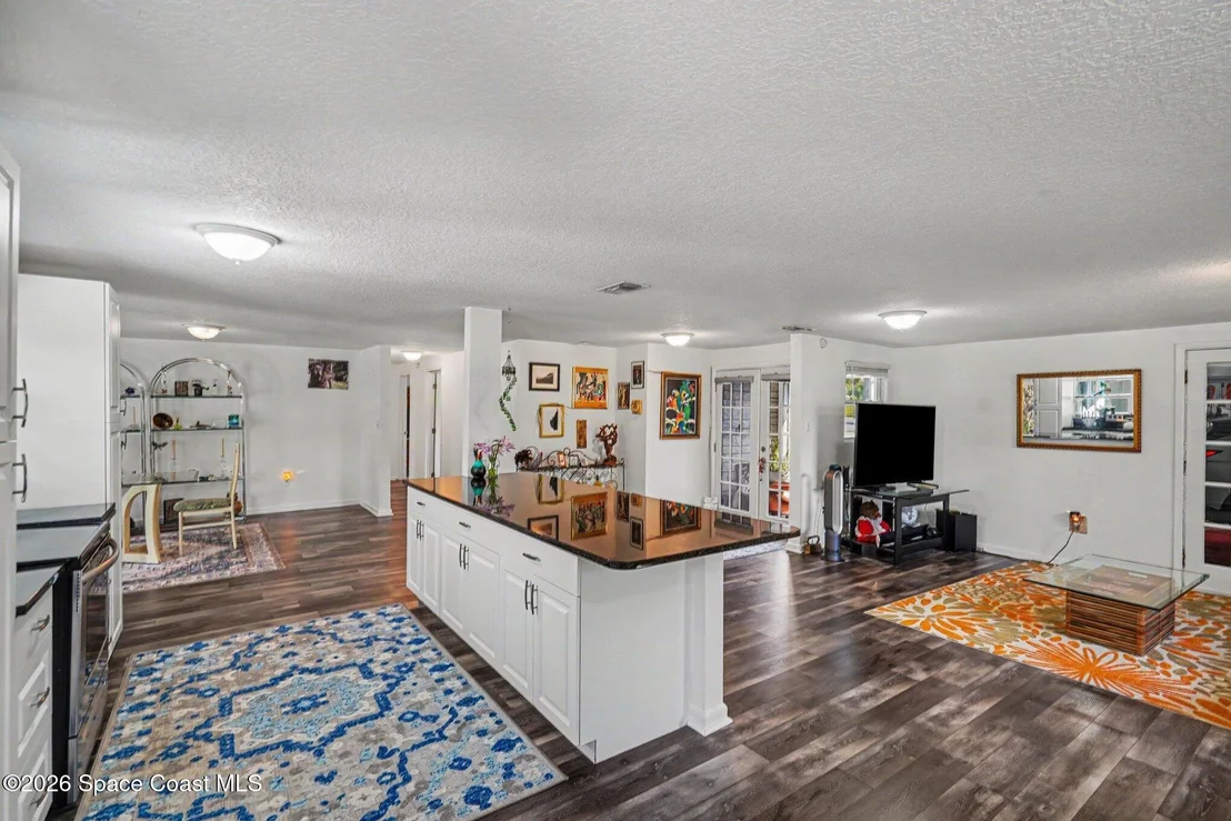 Photo of 427 Lynn Avenue