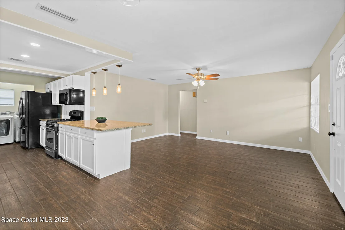 Photo of 964 Kings Post Road