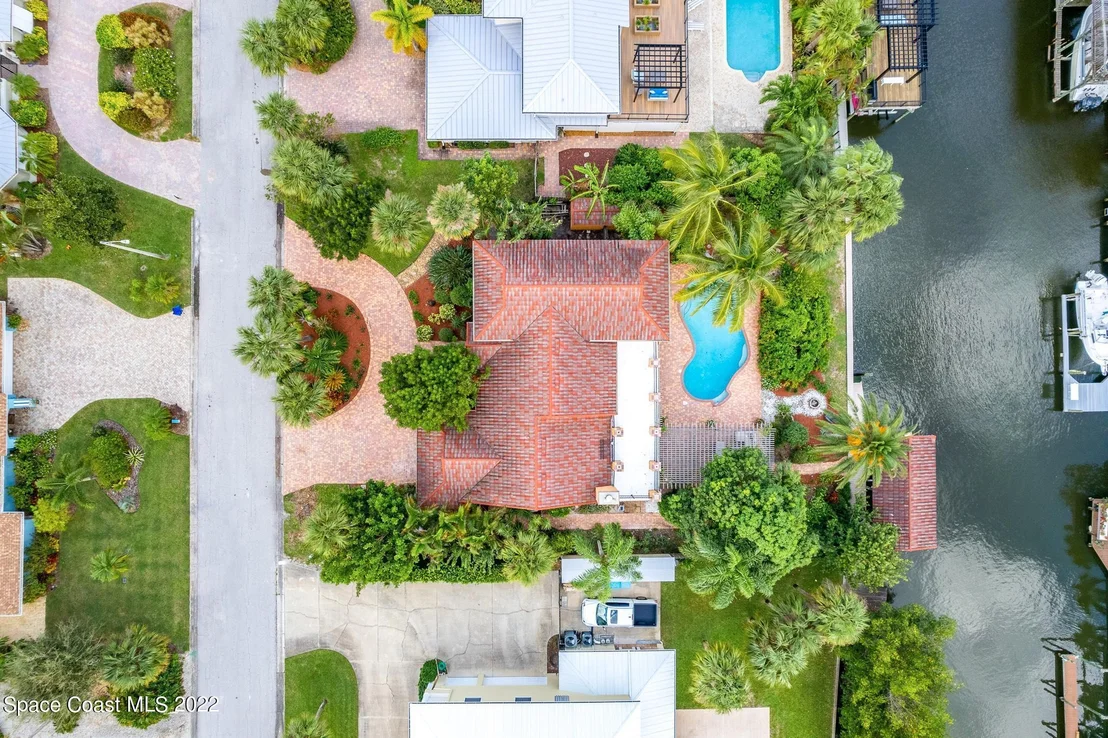 Photo of 442 Riverview Lane