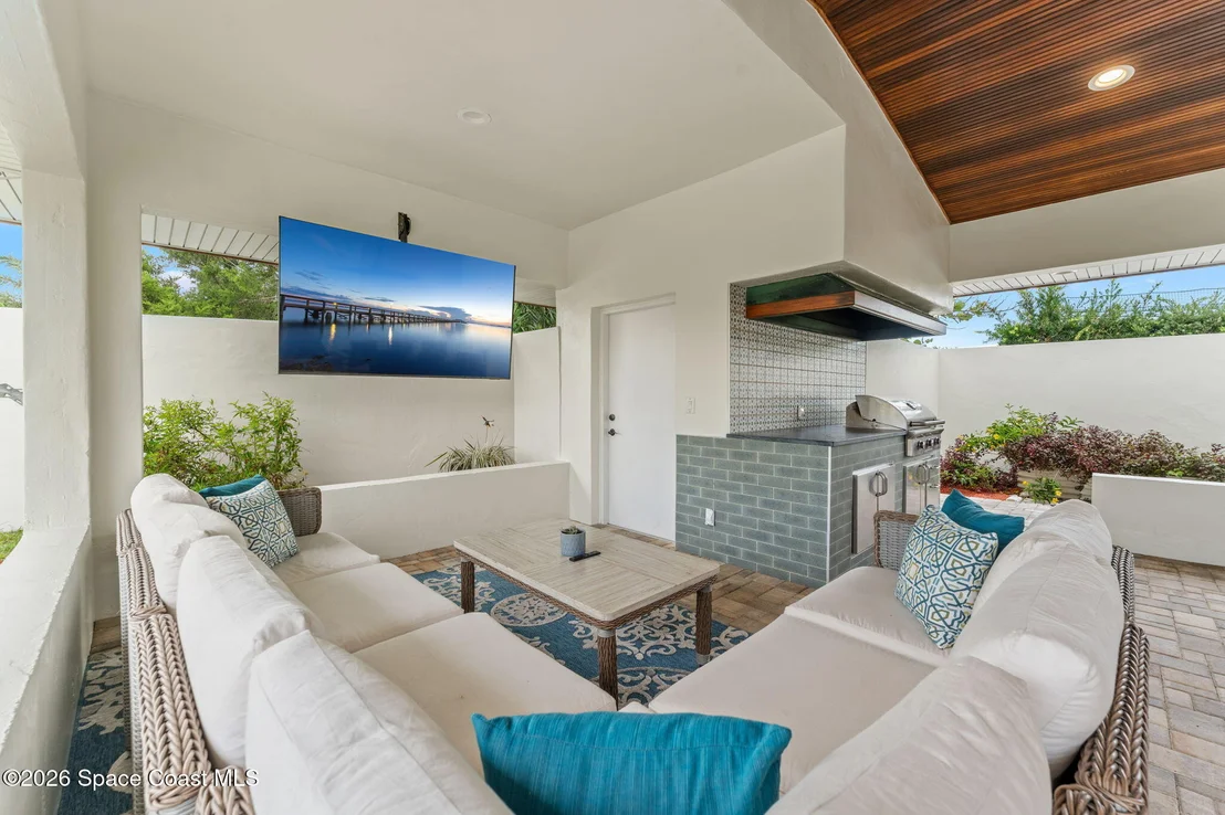 Photo of 207 Riverside Drive
