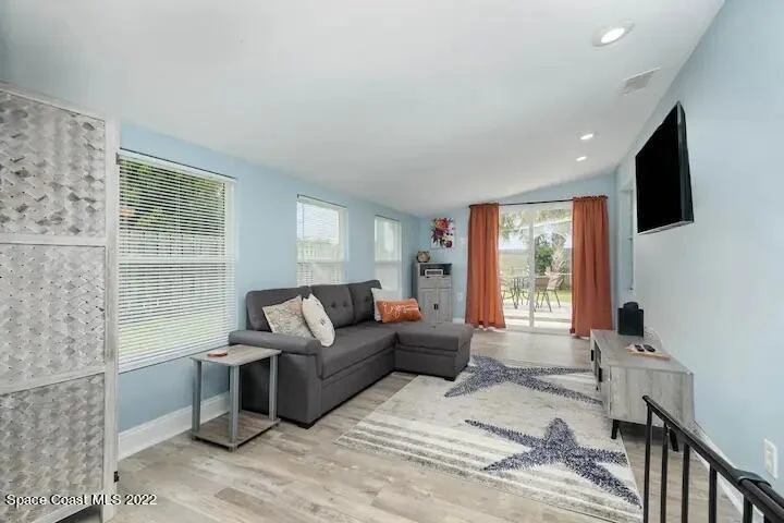 Photo of 351 Avenida Central
