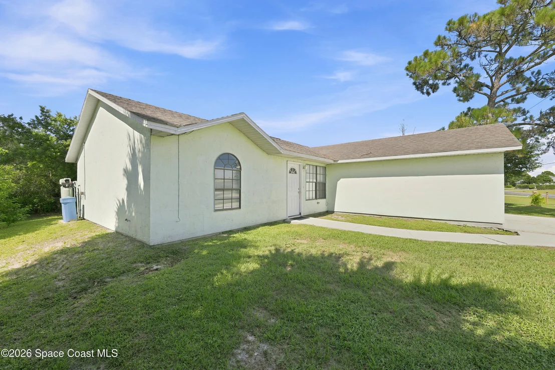 Photo of 2425 Cogan Drive SE