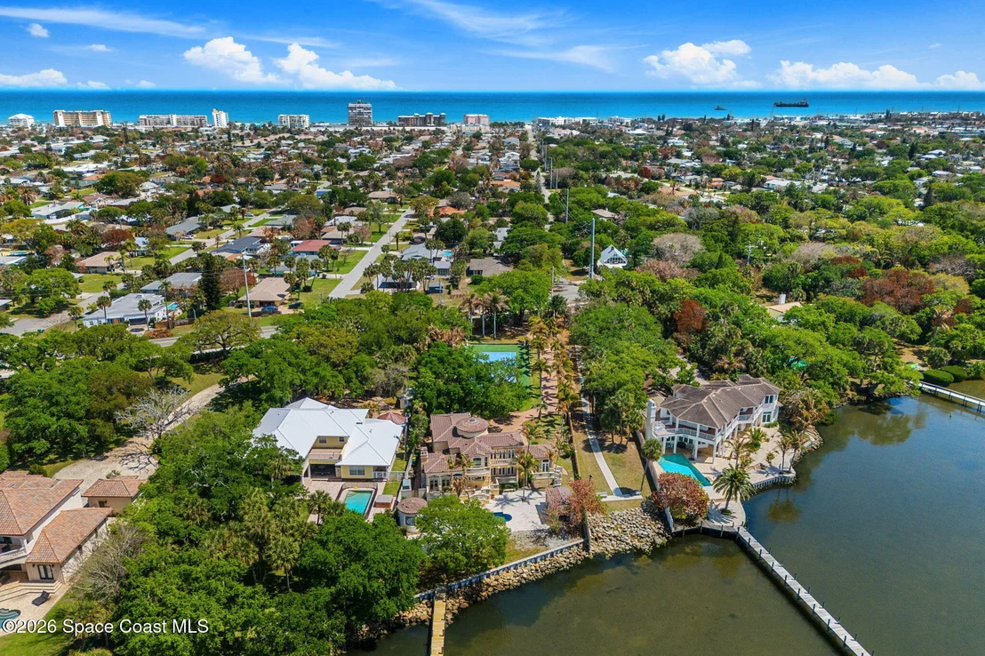 Photo of 1000 N Riverside Drive