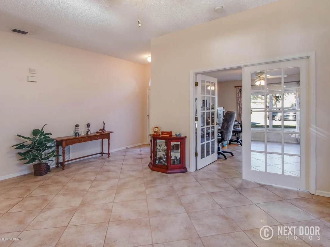 Photo of 867 Villa Drive