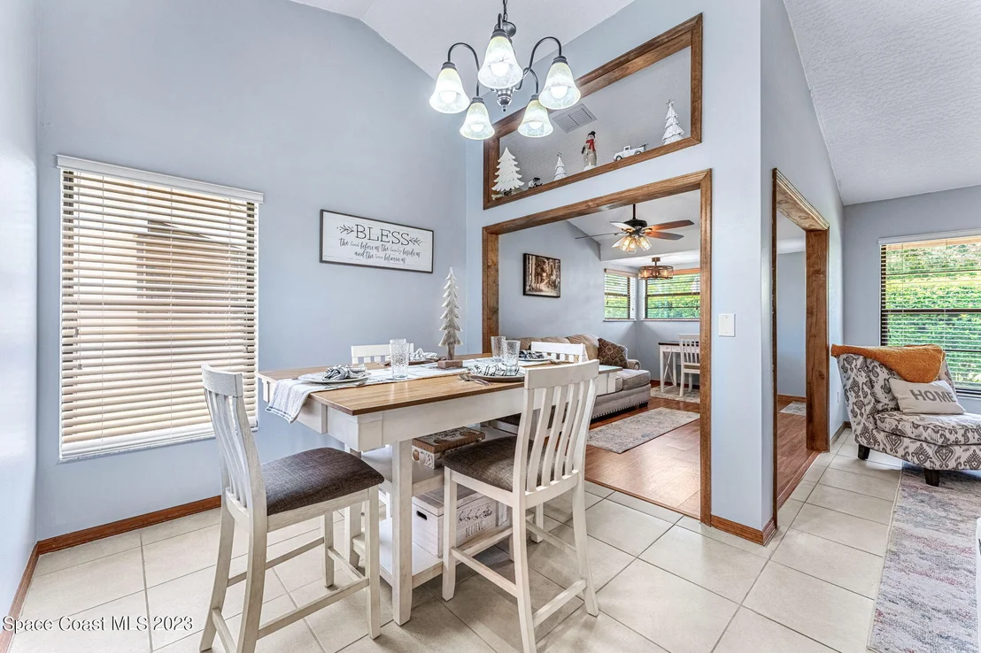 Photo of 885 Ridge Lake Drive
