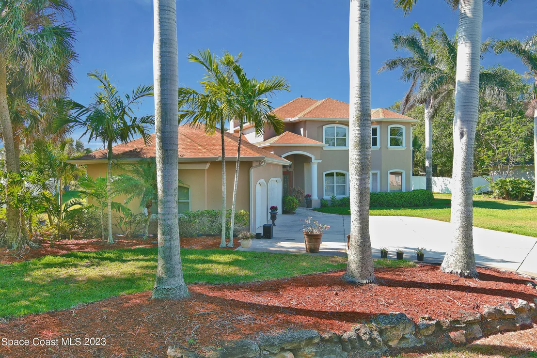 Photo of 2217 Royal Oaks Drive