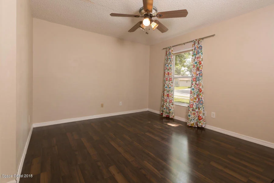 Photo of 295 Oak Lake Road