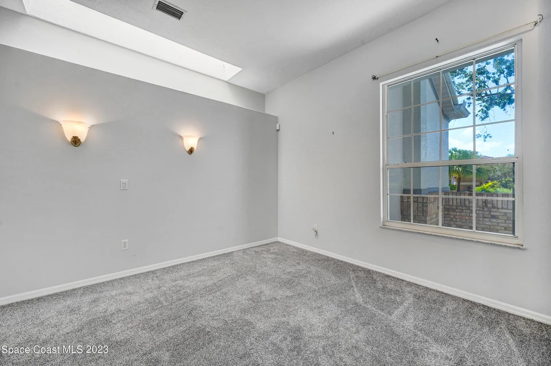Photo of 954 Somerset Lane