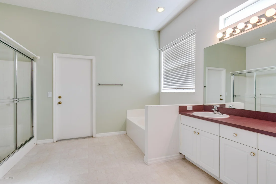 Photo of 899 Lyons Circle NW