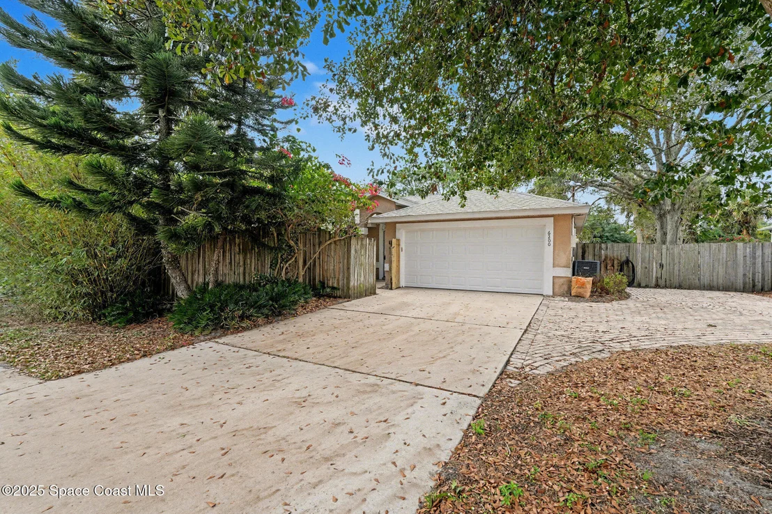 Photo of 6200 Golfview Avenue