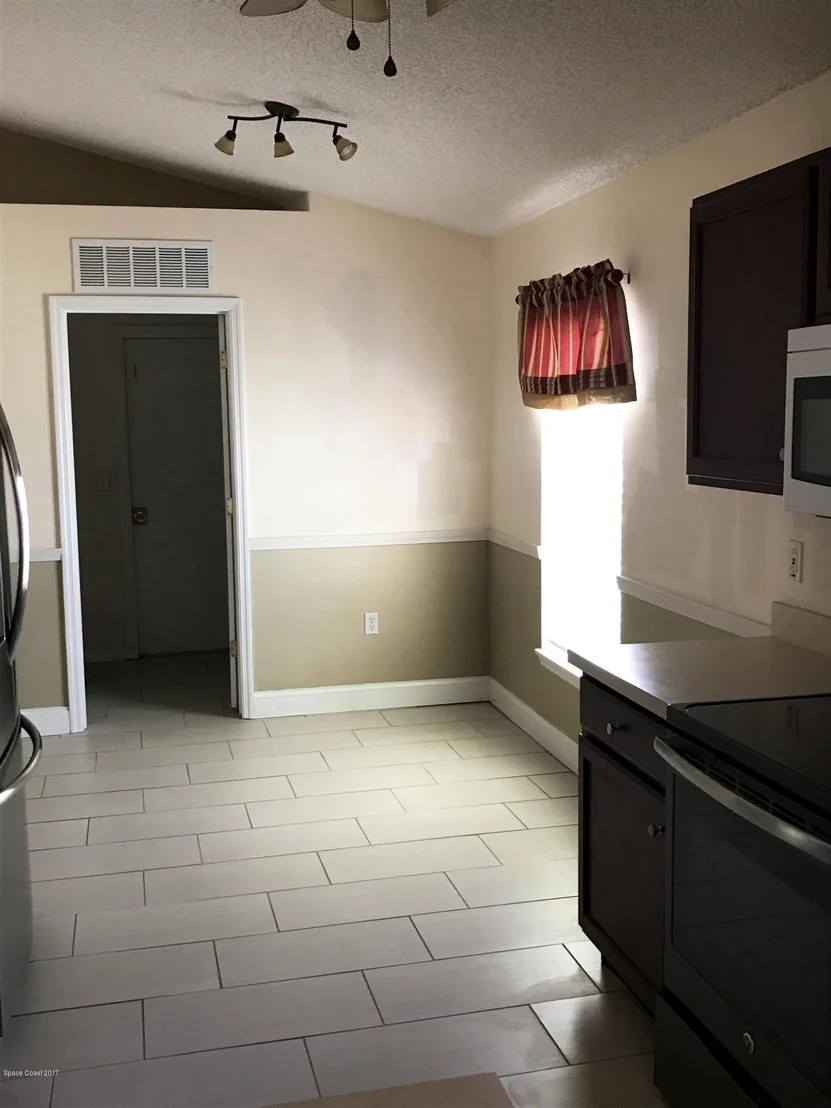 Photo of 1159 White Oak Circle