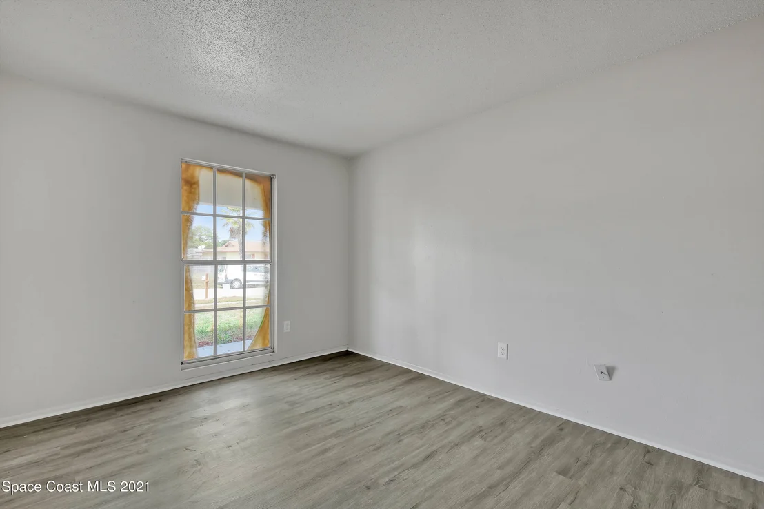Photo of 3238 Haddon Avenue NE