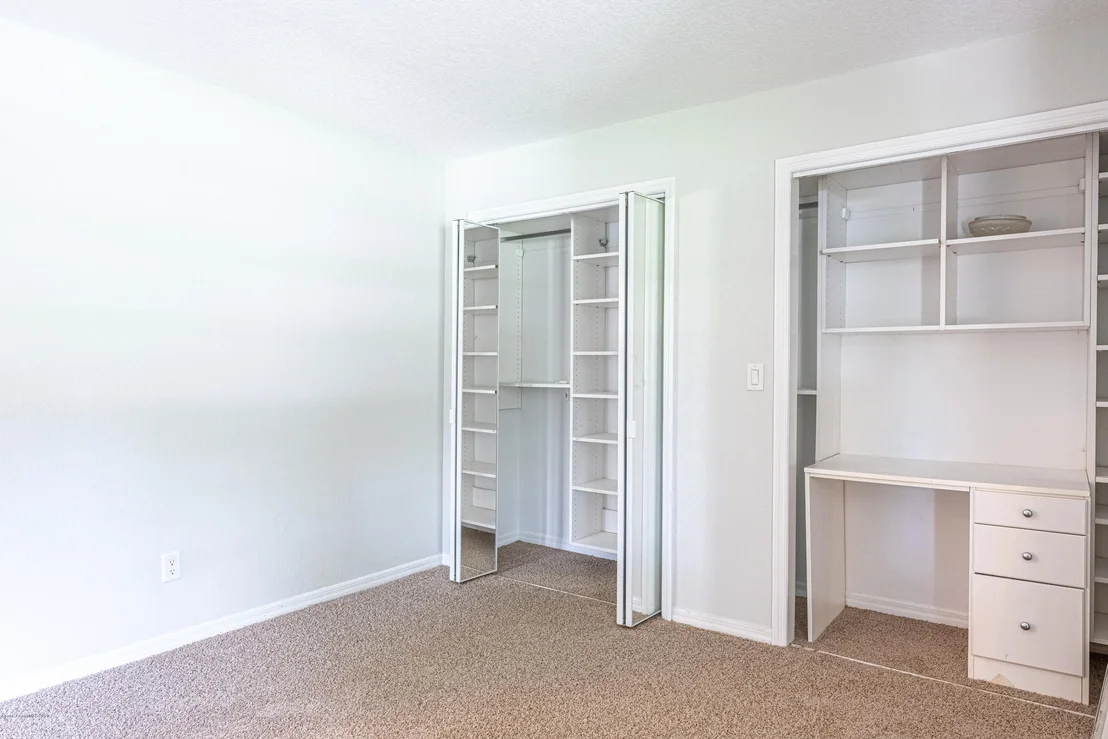 Photo of 4300 Pinewood Road