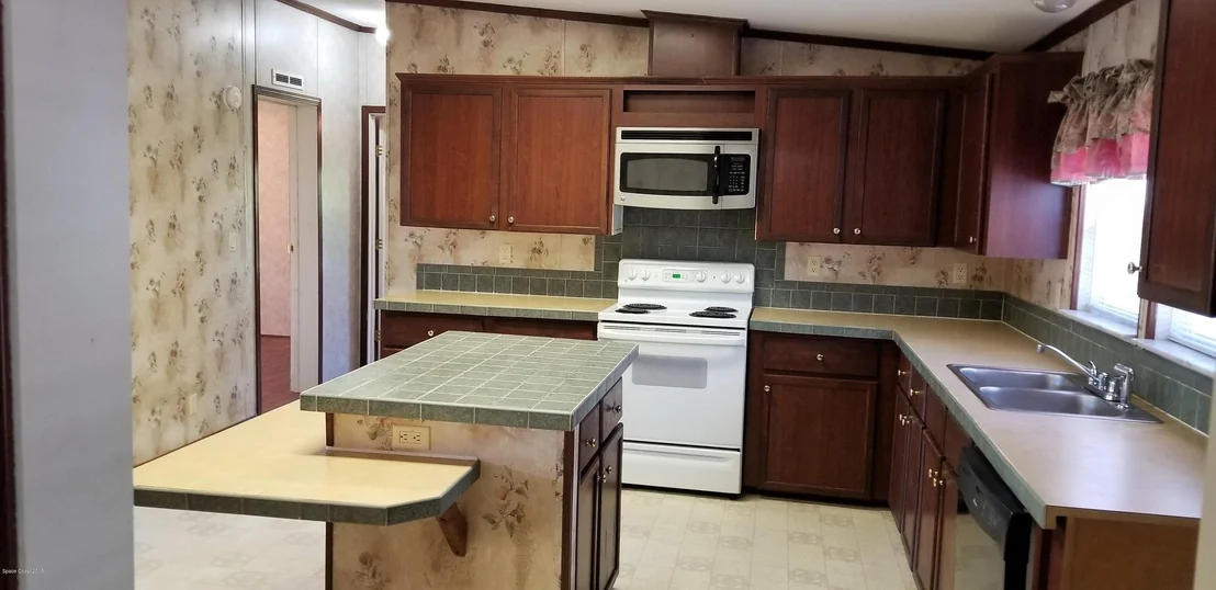 Photo of 2146 Parrish Road