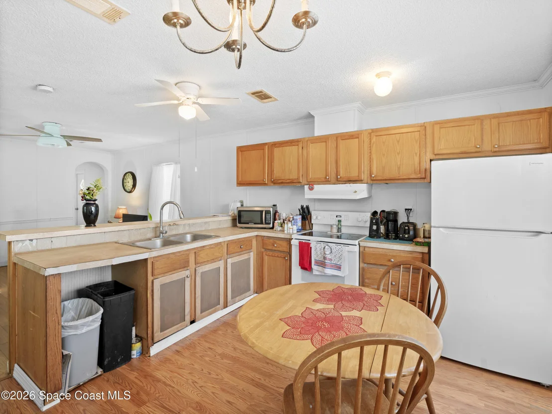 Photo of 2587 Chatham Way NE