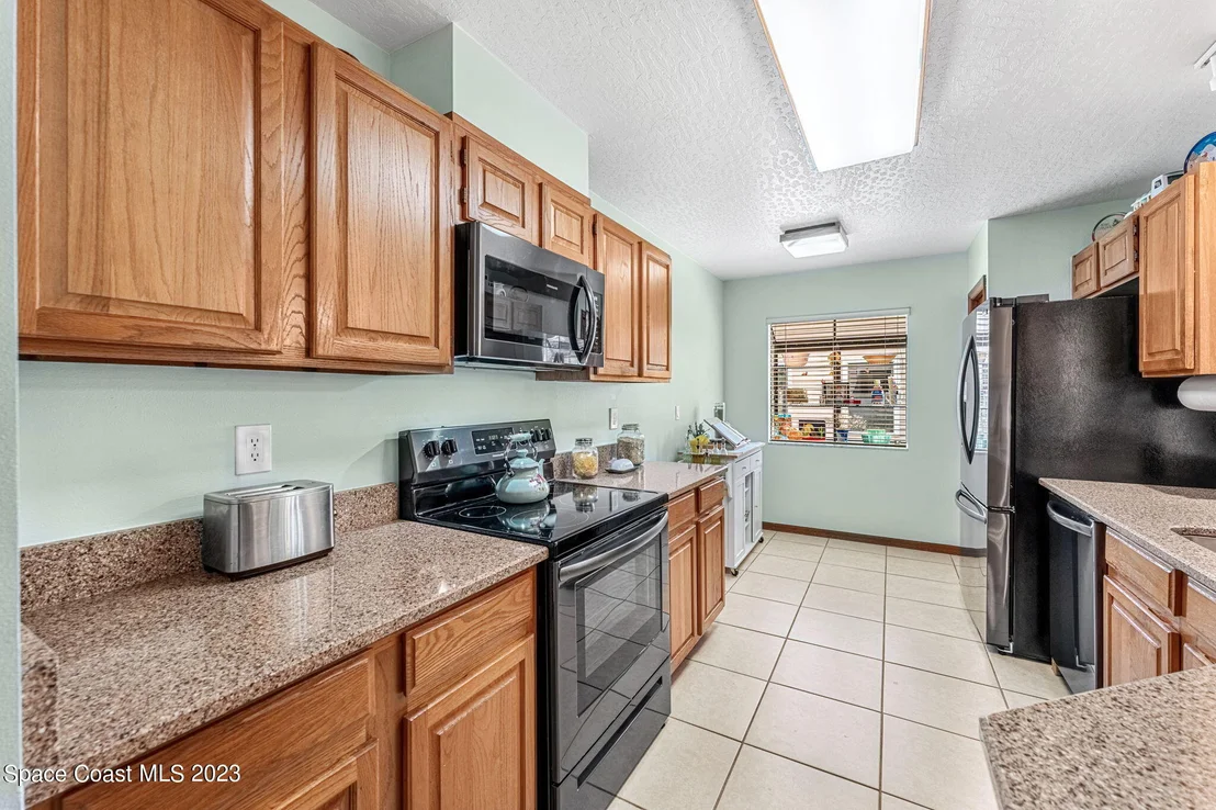 Photo of 885 Ridge Lake Drive