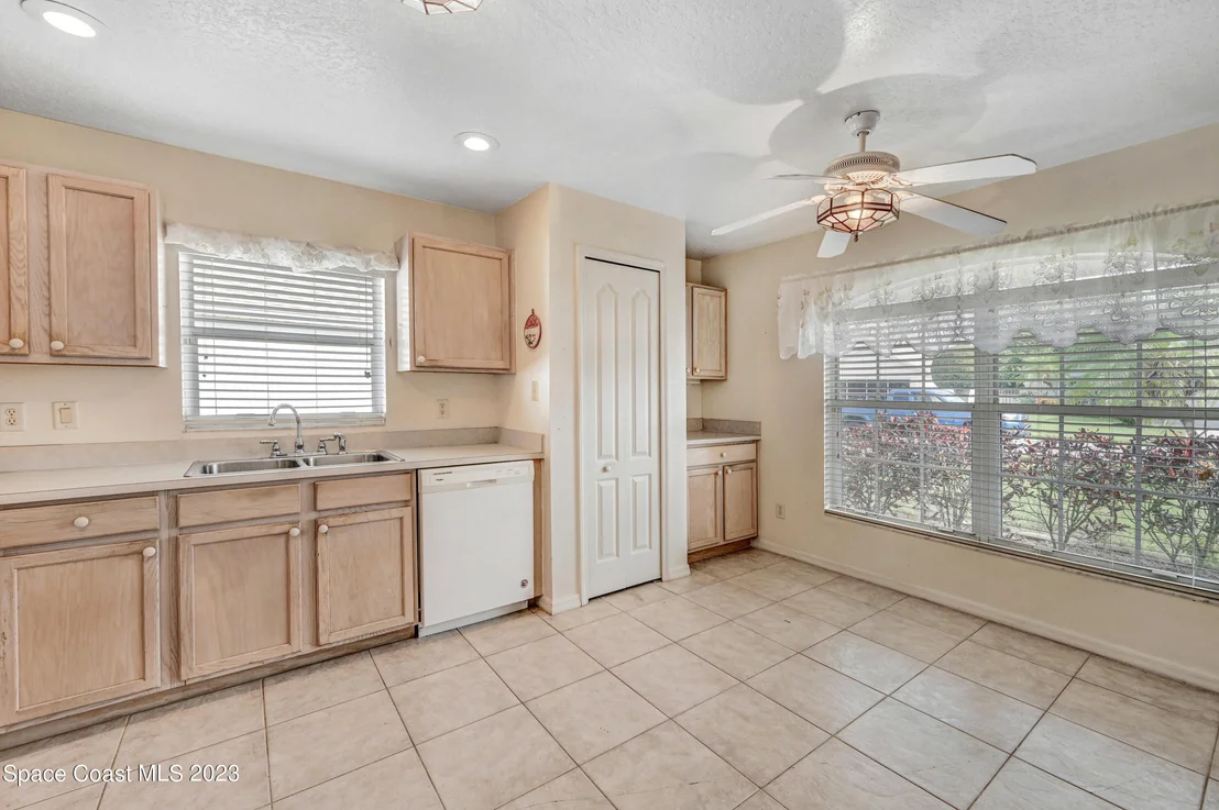 Photo of 974 Pine Creek Circle NE