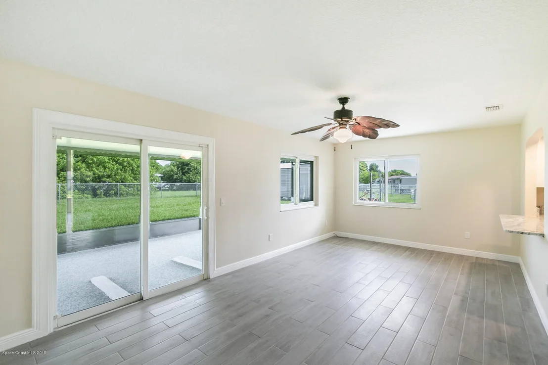 Photo of 974 Mariposa Drive NE
