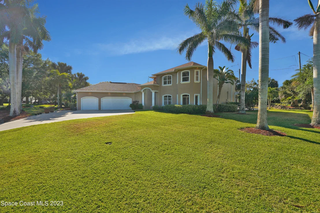 Photo of 2217 Royal Oaks Drive