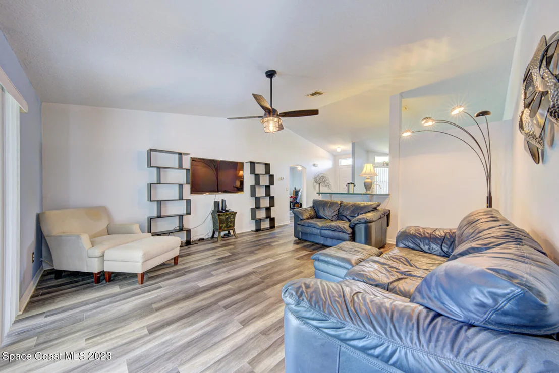 Photo of 2921 Saint James Lane
