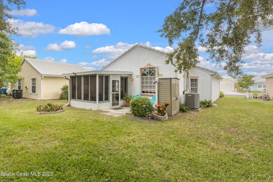 Photo of 921 Wateroak Drive NE