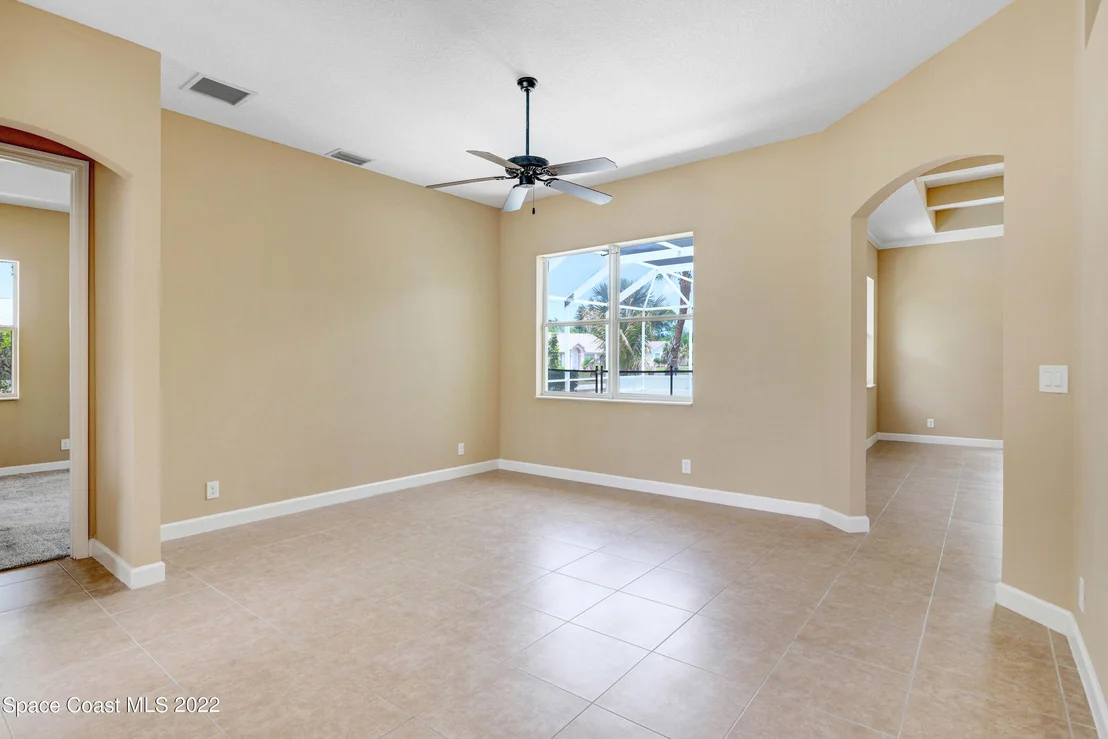 Photo of 1601 Eldron Boulevard SE