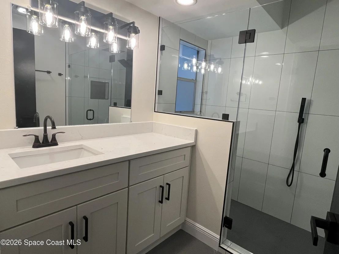 Photo of 1171 Riviera Drive NE