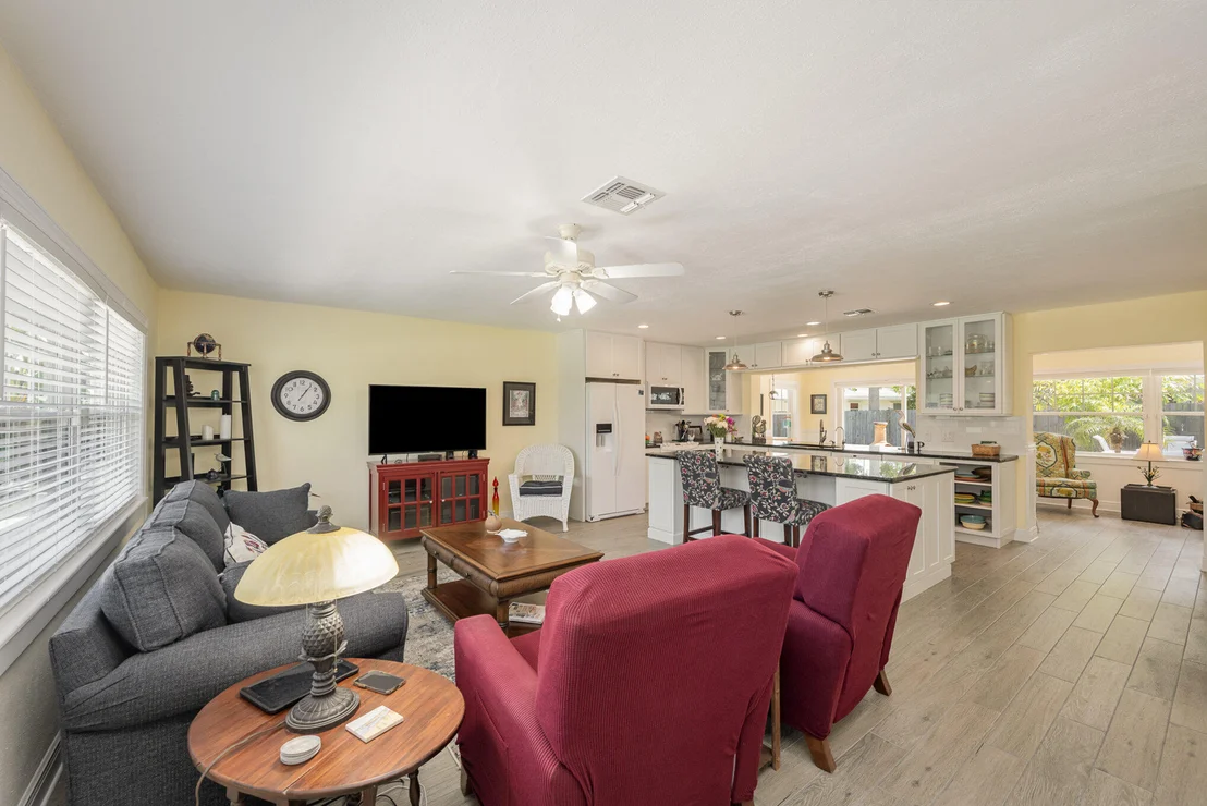 Photo of 949 W Whitmire Drive
