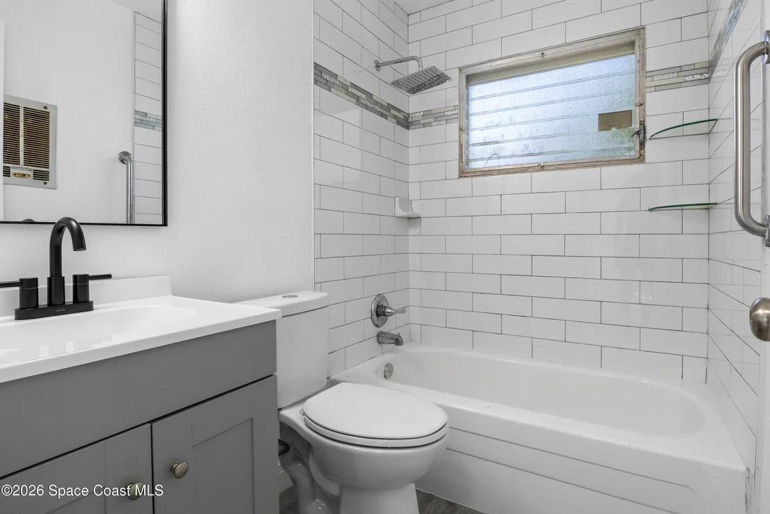 Photo of 346 Crown Boulevard