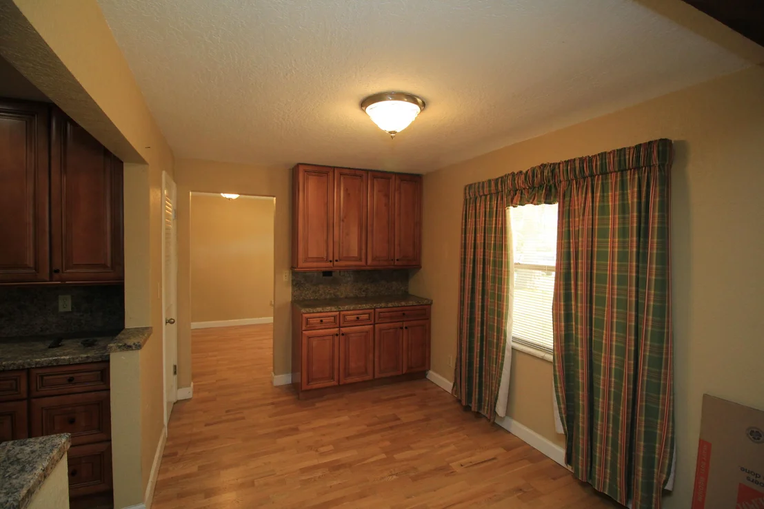 Photo of 1441 Meadowbrook Road NE