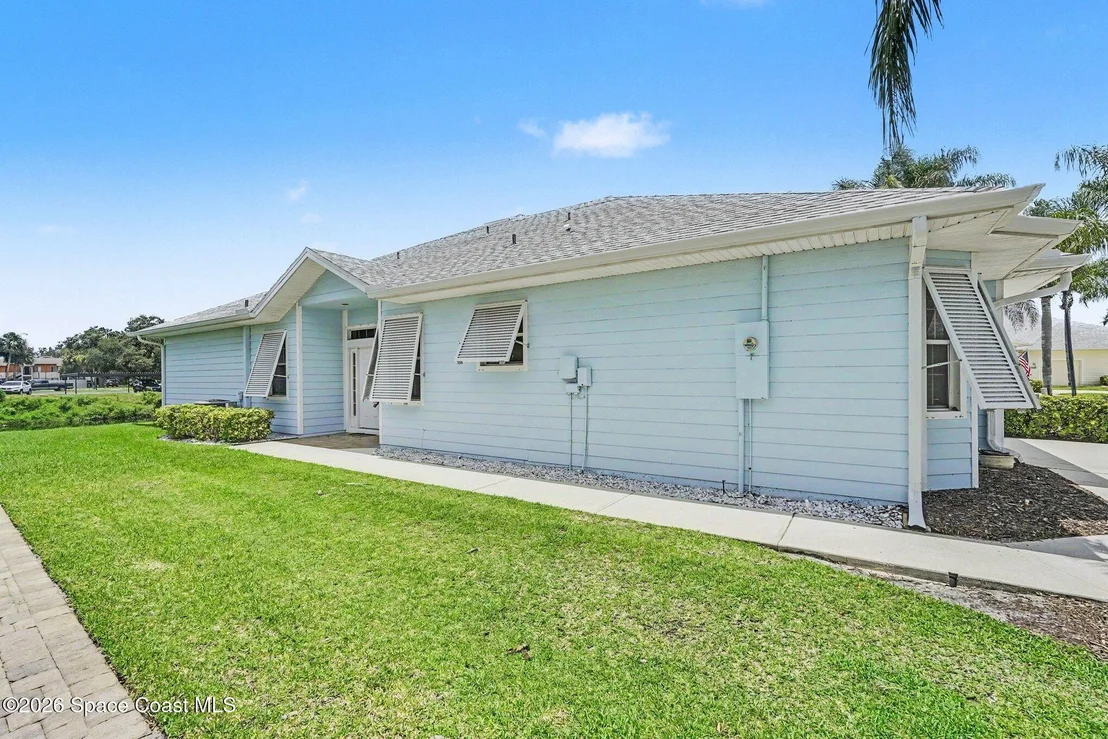 Photo of 1022 Eleuthera Drive NE