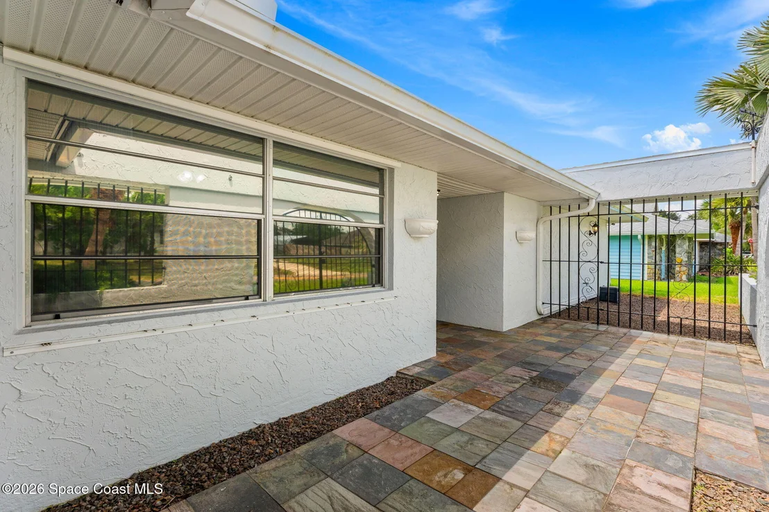 Photo of 1512 Meadowbrook Road NE