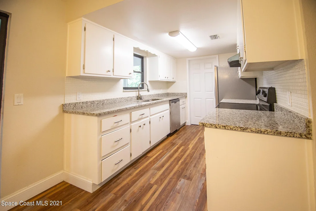 Photo of 2455 Lakeview Drive