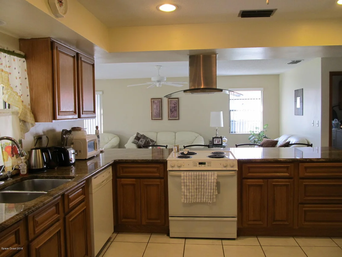 Photo of 1506 Meadowbrook Road NE
