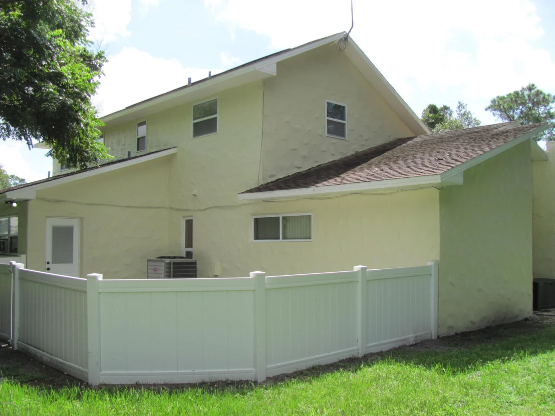 Photo of 385 N Range Road