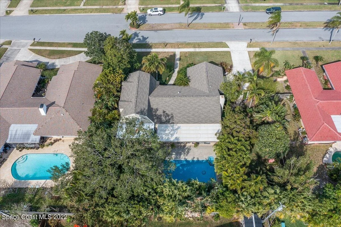 Photo of 633 Franklyn Avenue