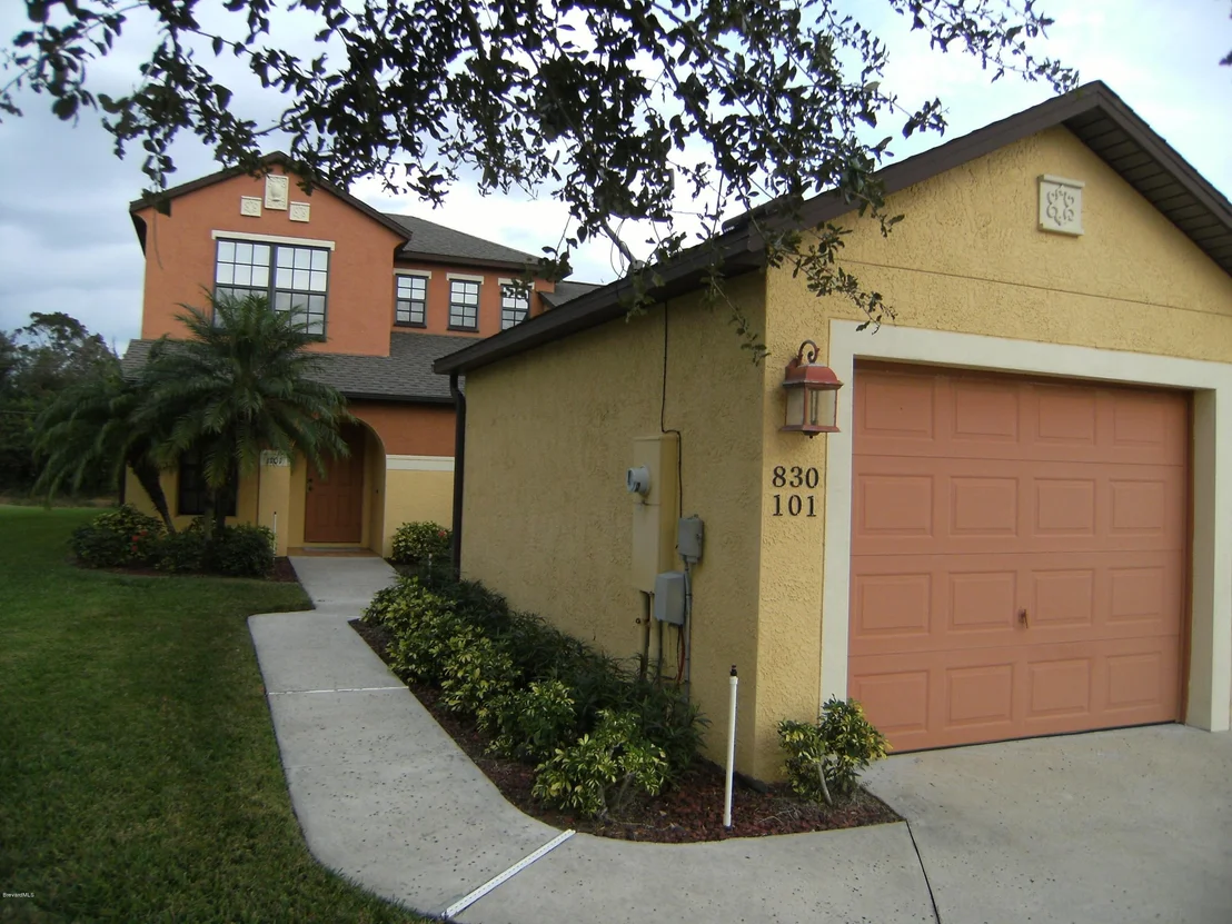 Photo of Unit 101 at 830 Luminary Circle