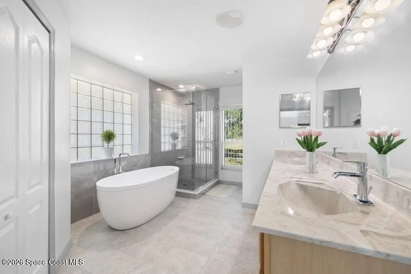 Photo of 3375 Hield Road
