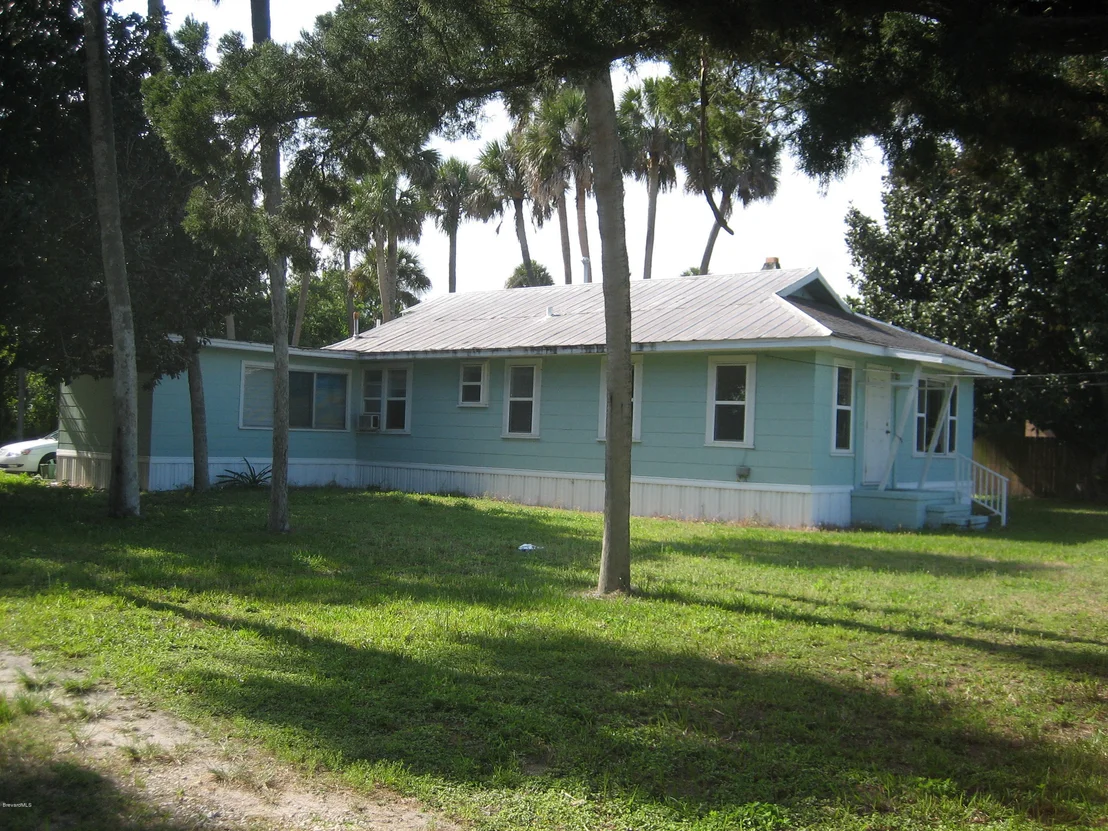 Photo of 551 N Range Road