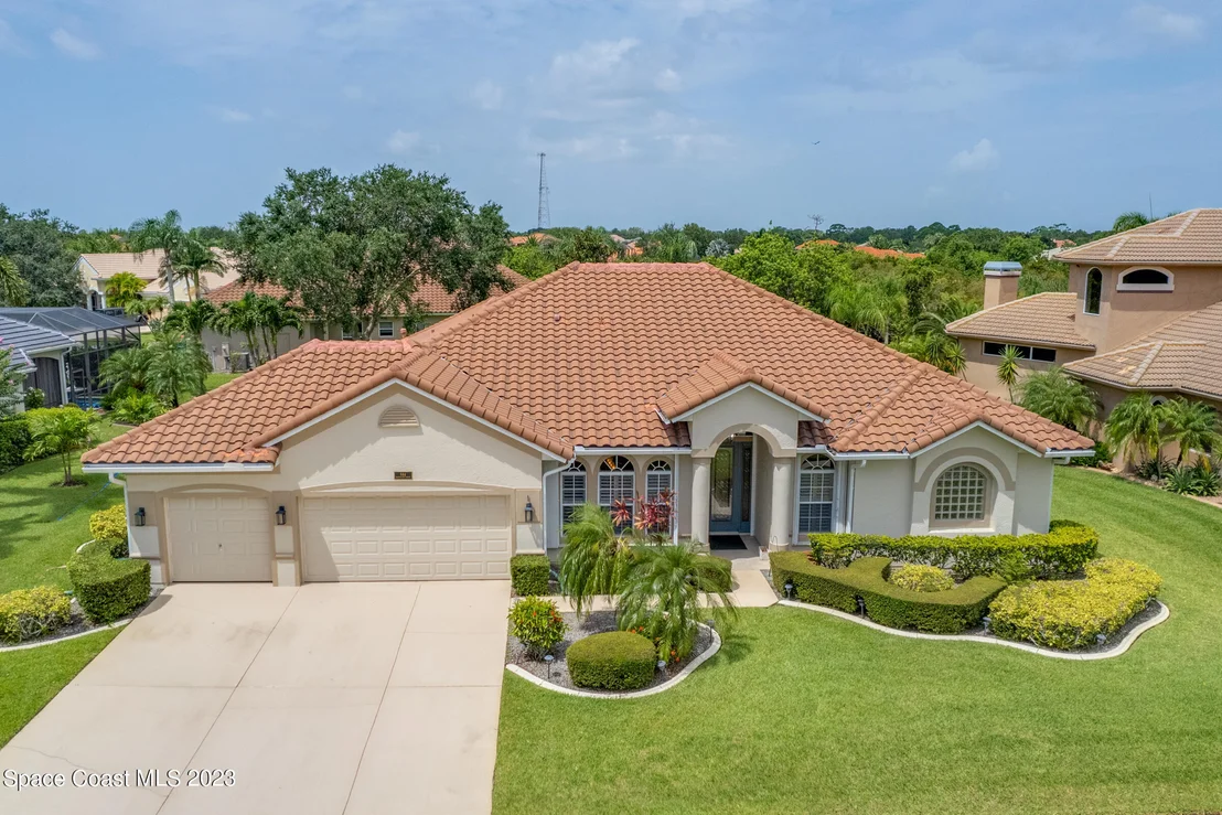 Photo of 844 Chatsworth Drive