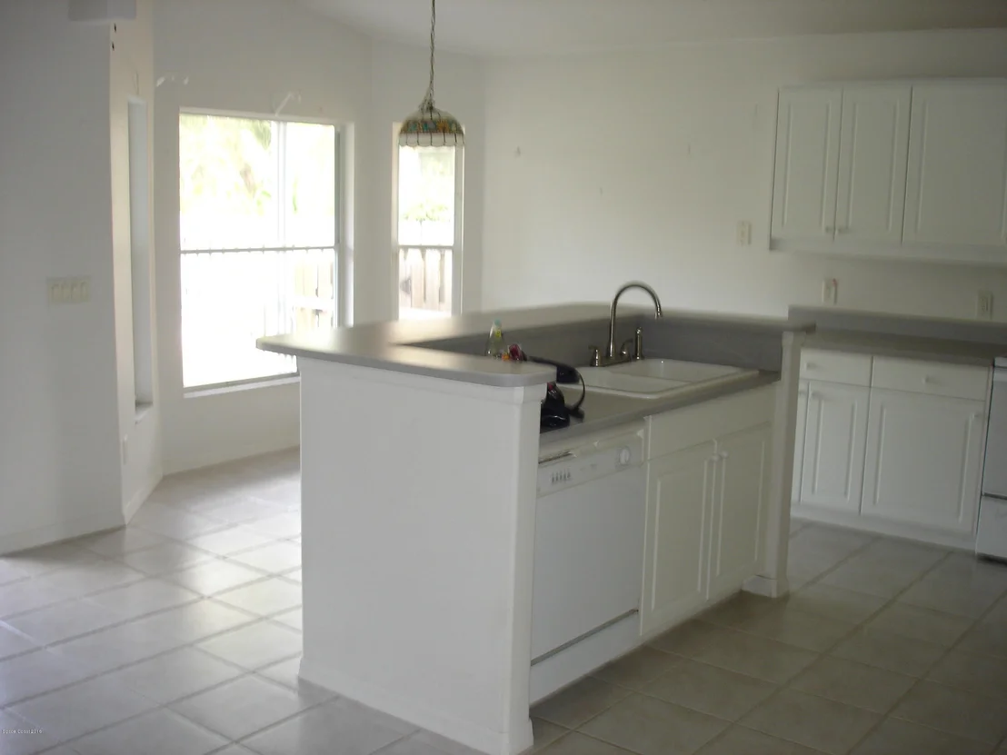 Photo of 1050 NE Pine Creek Circle NE